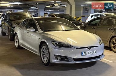 Лифтбек Tesla Model S 2018 в Днепре