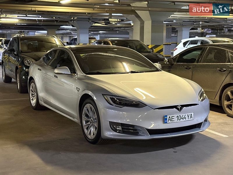Лифтбек Tesla Model S 2018 в Днепре