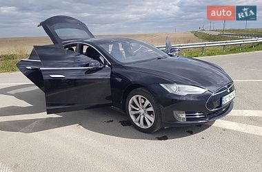 Ліфтбек Tesla Model S 2015 в Городку