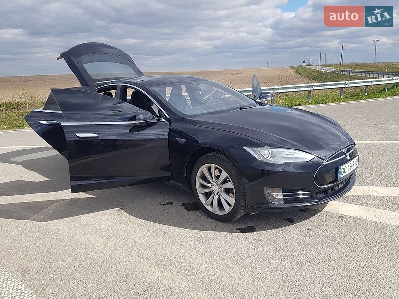 Ліфтбек Tesla Model S 2015 в Городку