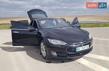 Ліфтбек Tesla Model S 2015 в Городку