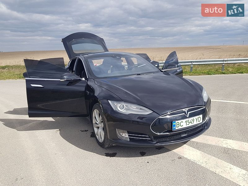 Tesla Model S 2015