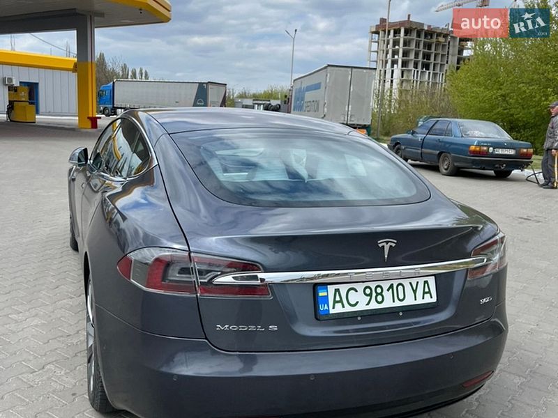 Лифтбек Tesla Model S 2017 в Луцке