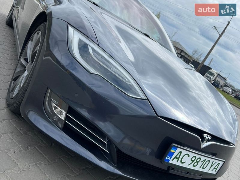 Лифтбек Tesla Model S 2017 в Луцке
