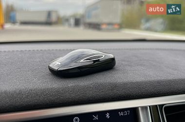 Лифтбек Tesla Model S 2017 в Луцке