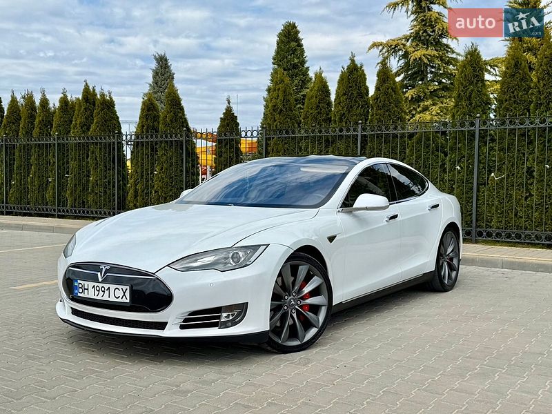 Tesla Model S 2014