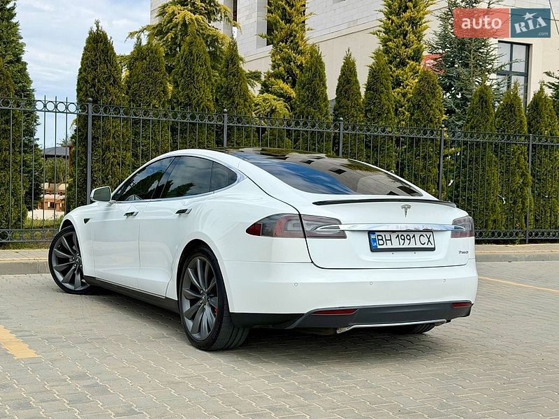 Лифтбек Tesla Model S 2014 в Одессе