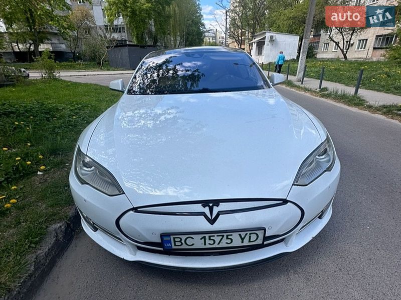 Ліфтбек Tesla Model S 2016 в Львові фото 5 Ліфтбек Tesla Model S 2016 в Львові