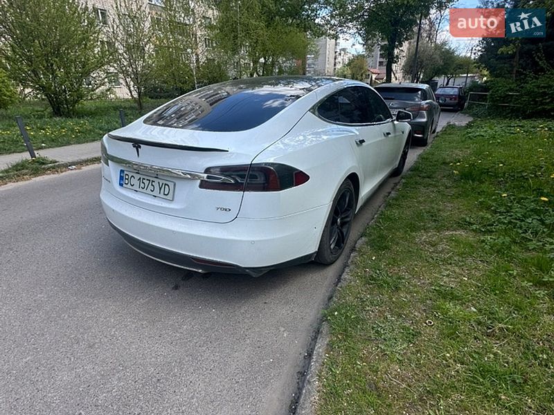 Ліфтбек Tesla Model S 2016 в Львові фото 3 Ліфтбек Tesla Model S 2016 в Львові