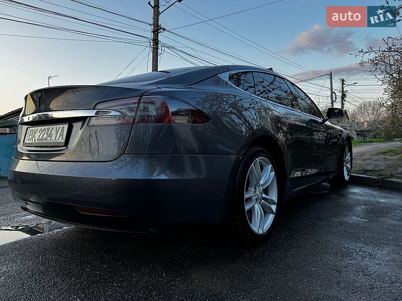 Лифтбек Tesla Model S 2017 в Одессе