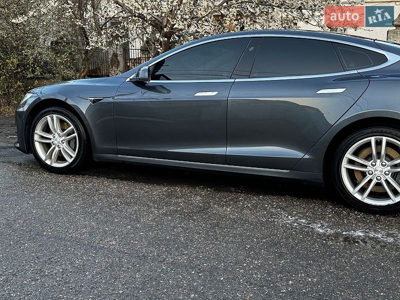 Лифтбек Tesla Model S 2017 в Одессе