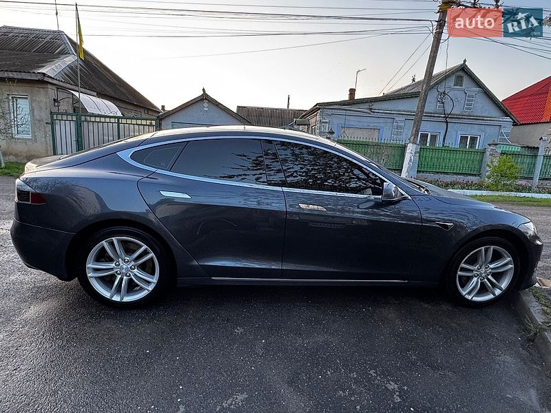 Лифтбек Tesla Model S 2017 в Одессе
