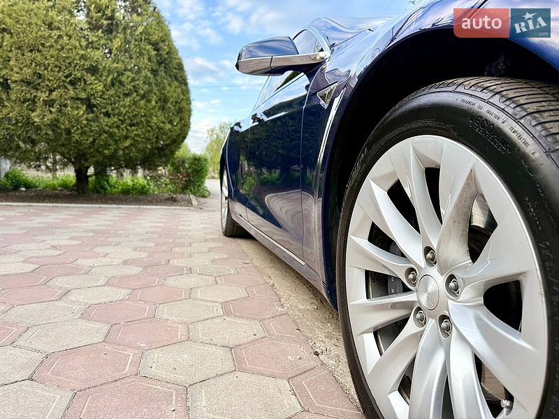 Лифтбек Tesla Model S 2016 в Одессе