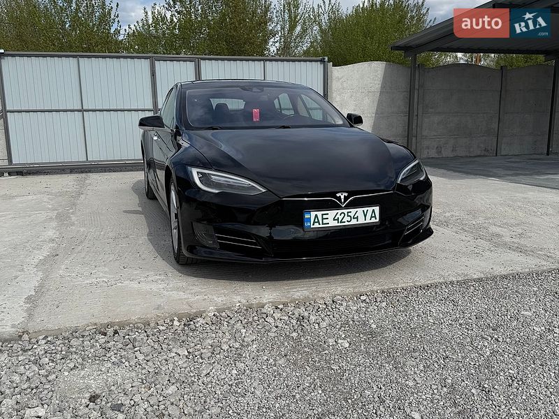 Лифтбек Tesla Model S 2016 в Каменском
