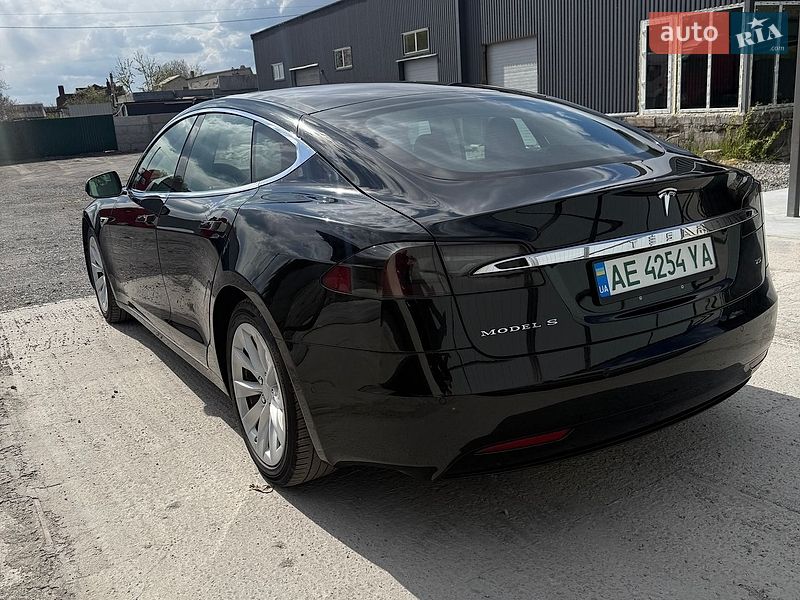 Лифтбек Tesla Model S 2016 в Каменском