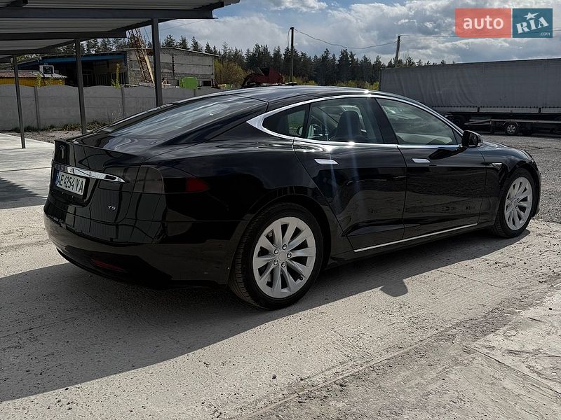Лифтбек Tesla Model S 2016 в Каменском