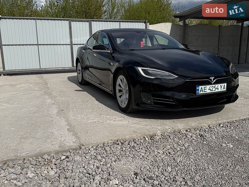 Tesla Model S 2016