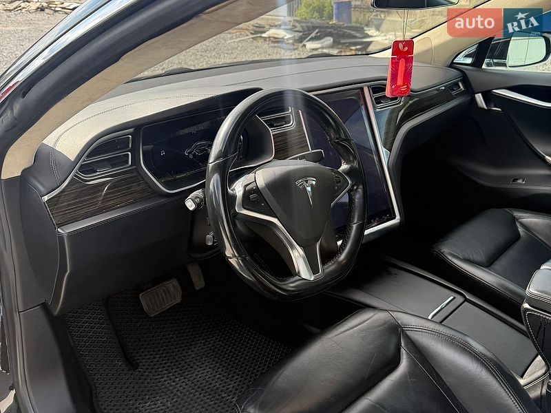 Лифтбек Tesla Model S 2016 в Каменском