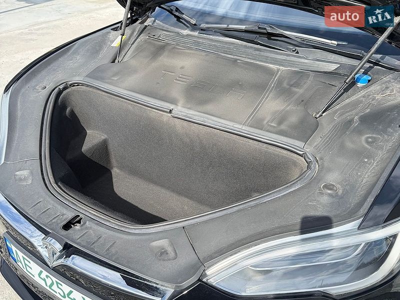 Лифтбек Tesla Model S 2016 в Каменском