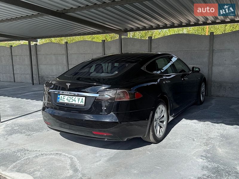 Лифтбек Tesla Model S 2016 в Каменском