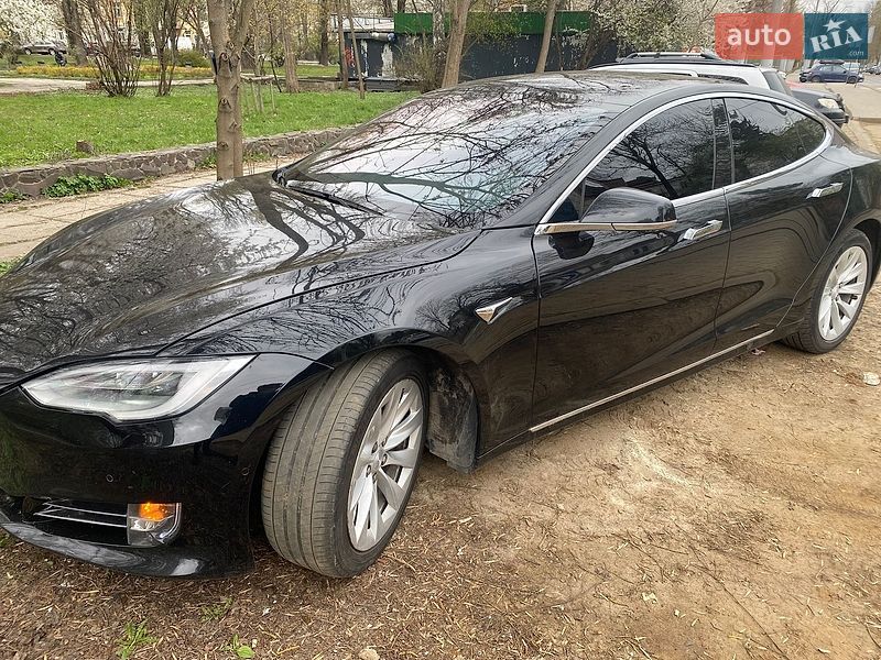 Ліфтбек Tesla Model S 2018 в Львові