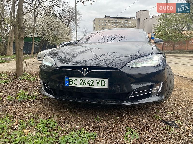 Ліфтбек Tesla Model S 2018 в Львові