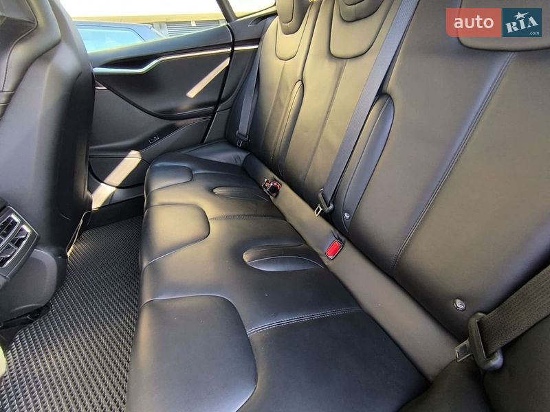Ліфтбек Tesla Model S 2016 в Одесі