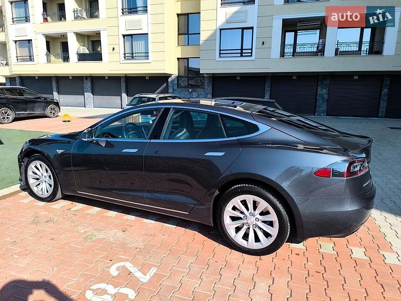 Ліфтбек Tesla Model S 2016 в Одесі