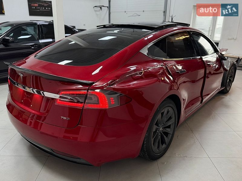 Лифтбек Tesla Model S 2020 в Дрогобыче