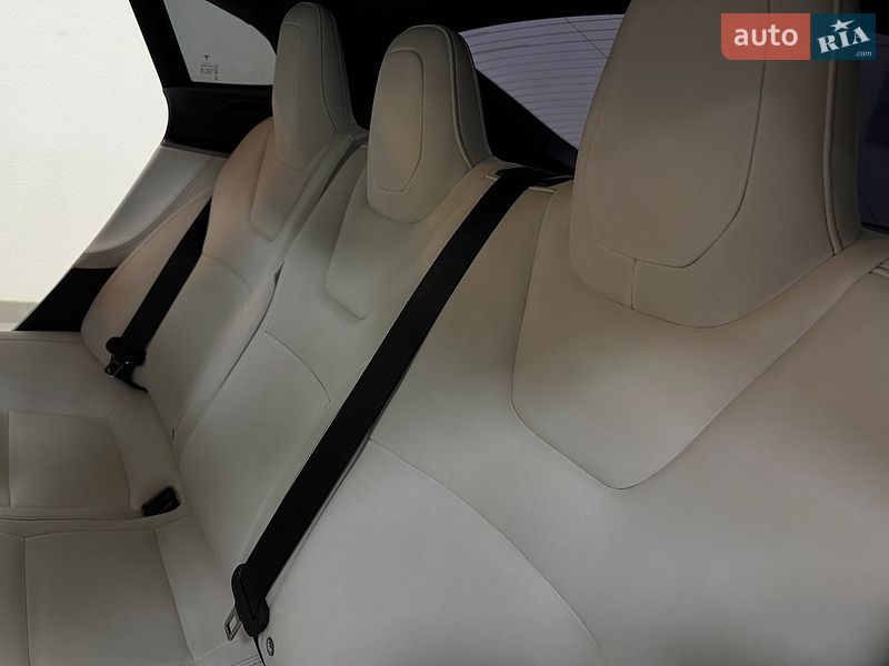 Лифтбек Tesla Model S 2020 в Дрогобыче