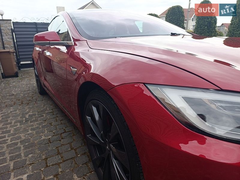 Лифтбек Tesla Model S 2019 в Житомире
