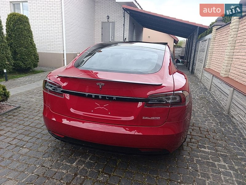 Лифтбек Tesla Model S 2019 в Житомире