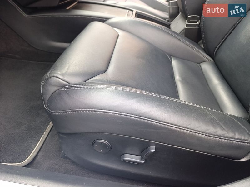 Лифтбек Tesla Model S 2019 в Житомире