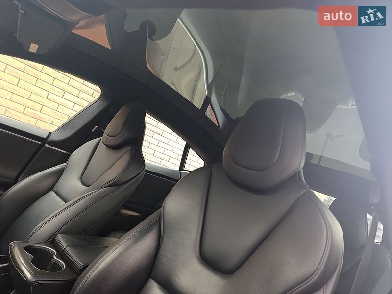 Лифтбек Tesla Model S 2019 в Житомире