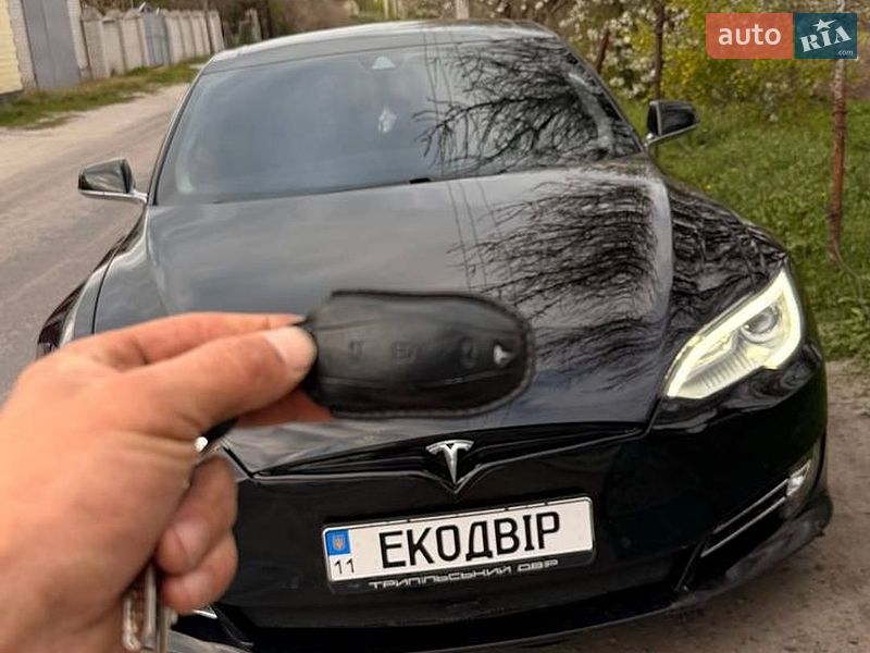Лифтбек Tesla Model S 2015 в Киеве
