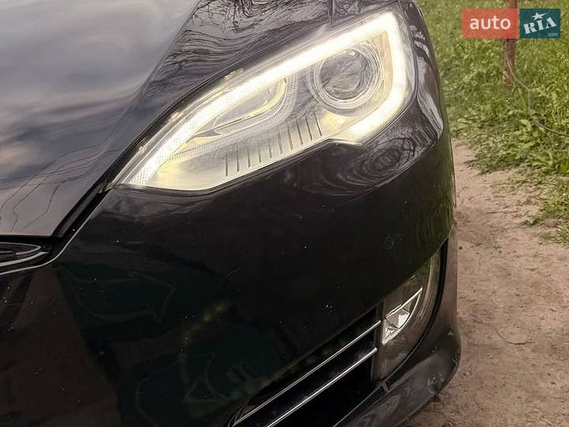 Лифтбек Tesla Model S 2015 в Киеве