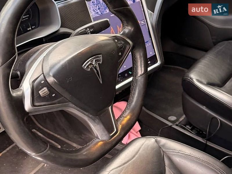 Лифтбек Tesla Model S 2015 в Киеве