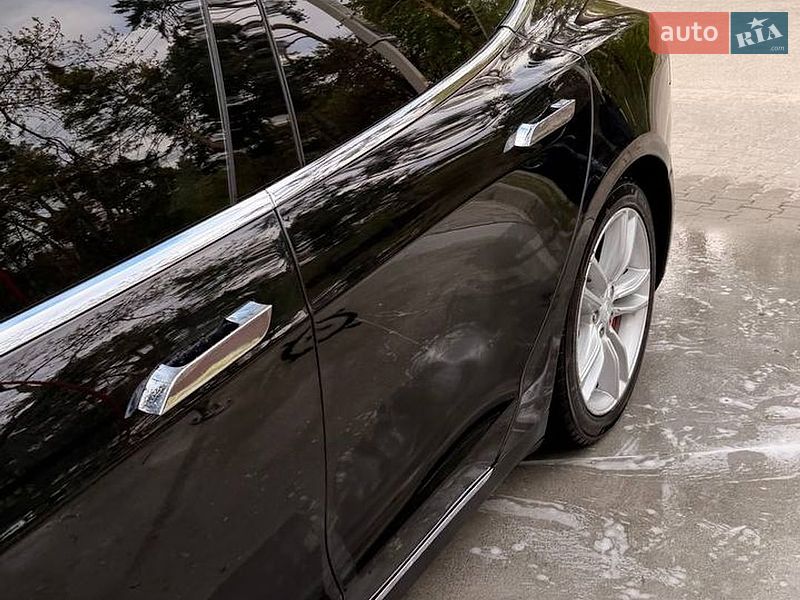 Лифтбек Tesla Model S 2015 в Киеве