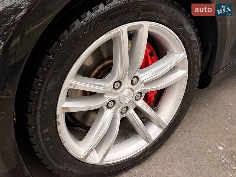 Лифтбек Tesla Model S 2015 в Киеве