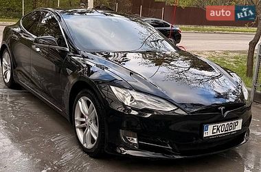 Лифтбек Tesla Model S 2015 в Киеве