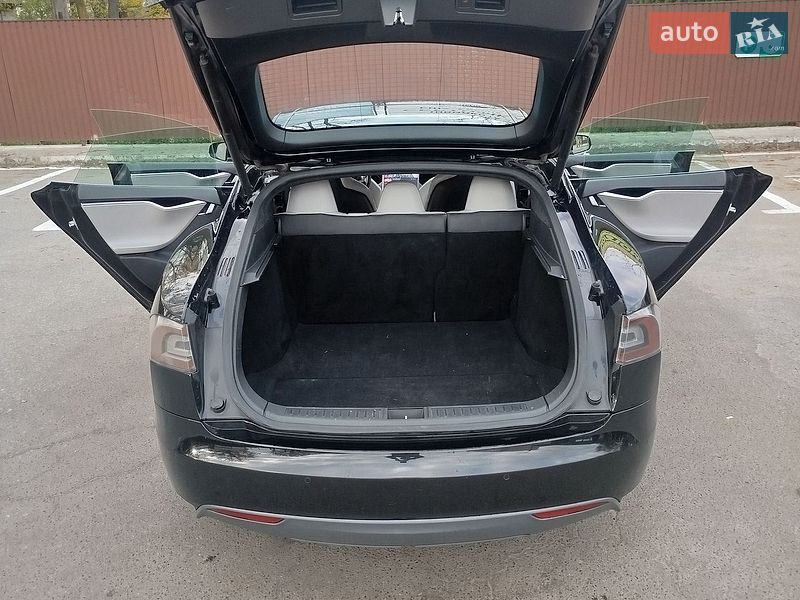 Лифтбек Tesla Model S 2015 в Броварах