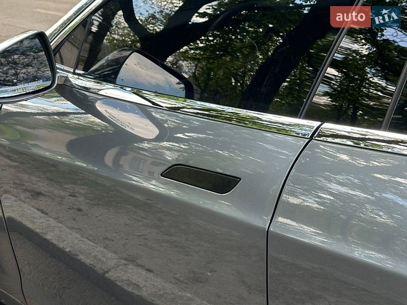 Лифтбек Tesla Model S 2013 в Киеве