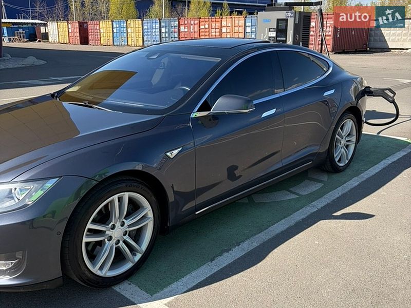Лифтбек Tesla Model S 2014 в Киеве