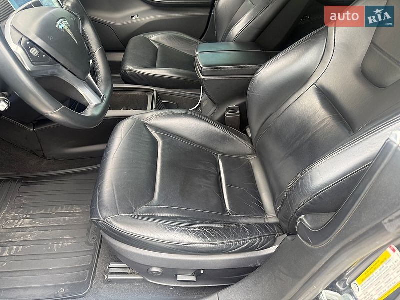 Ліфтбек Tesla Model S 2015 в Чернівцях