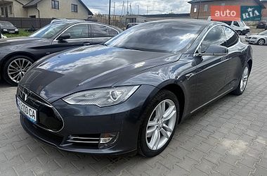 Ліфтбек Tesla Model S 2015 в Чернівцях