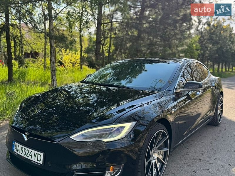 Ліфтбек Tesla Model S 2018 в Одесі