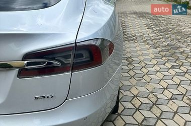Лифтбек Tesla Model S 2015 в Львове