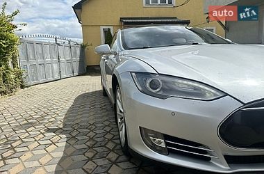 Лифтбек Tesla Model S 2015 в Львове