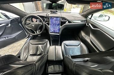 Лифтбек Tesla Model S 2015 в Львове