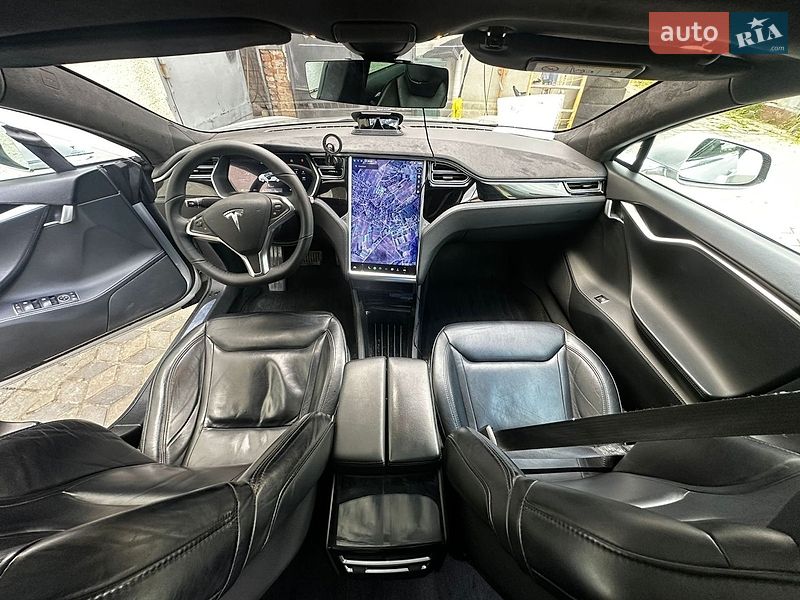 Лифтбек Tesla Model S 2015 в Львове